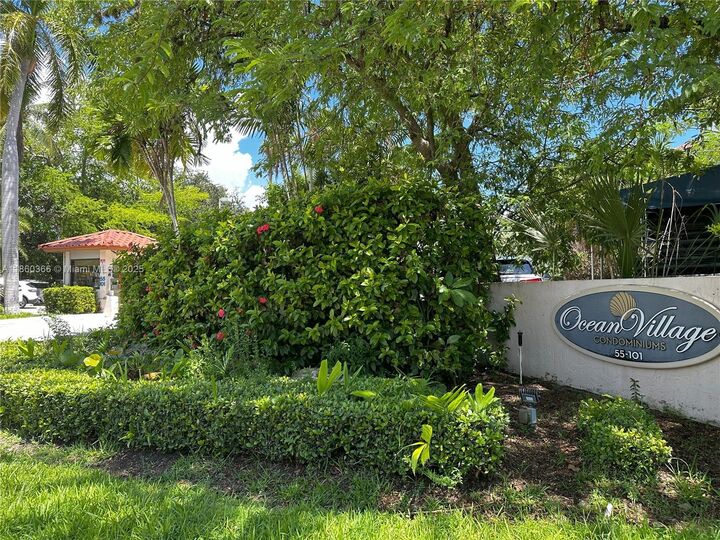 Property Photo:  55 Ocean Lane Dr 4020  FL 33149 