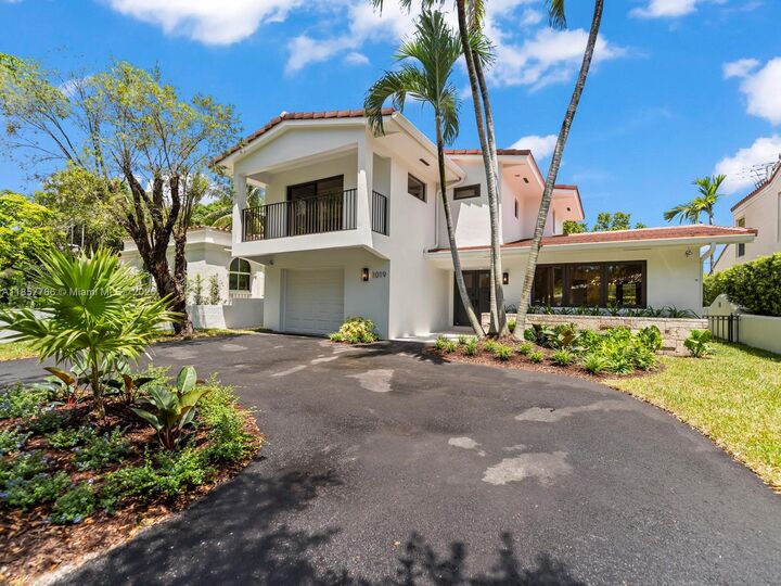 Property Photo: 1019 Venetia Ave FL 33134