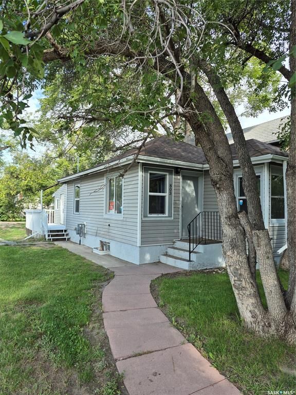 803 I Avenue N  Saskatoon SK S7L 2H2 photo
