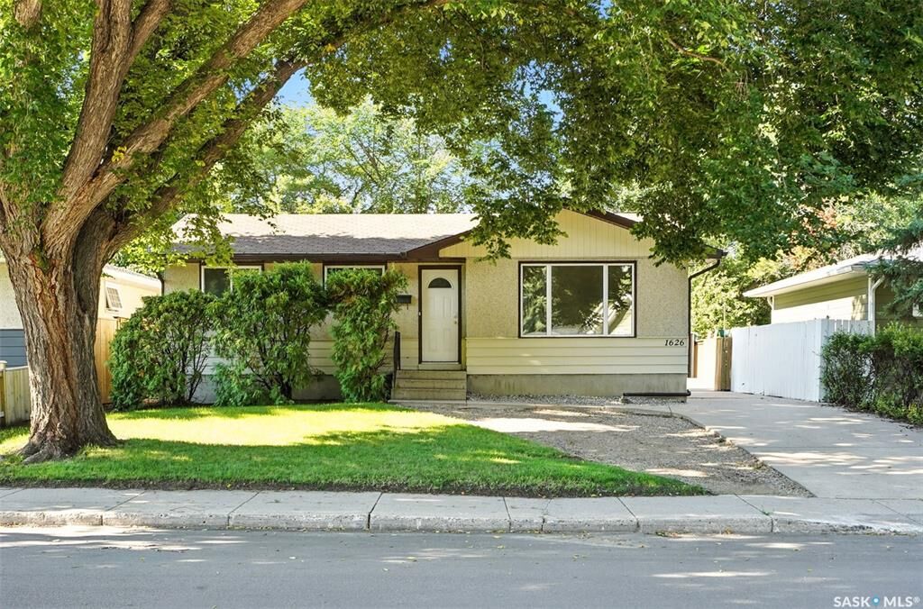 Property Photo:  1626 Early Drive  SK S7H 3K3 