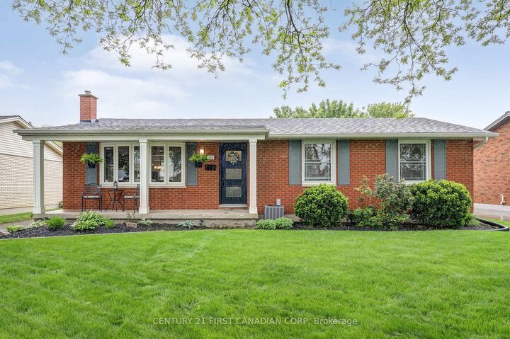 Photo de la propriété: 116 Downing Crescent ON N6C 3C8