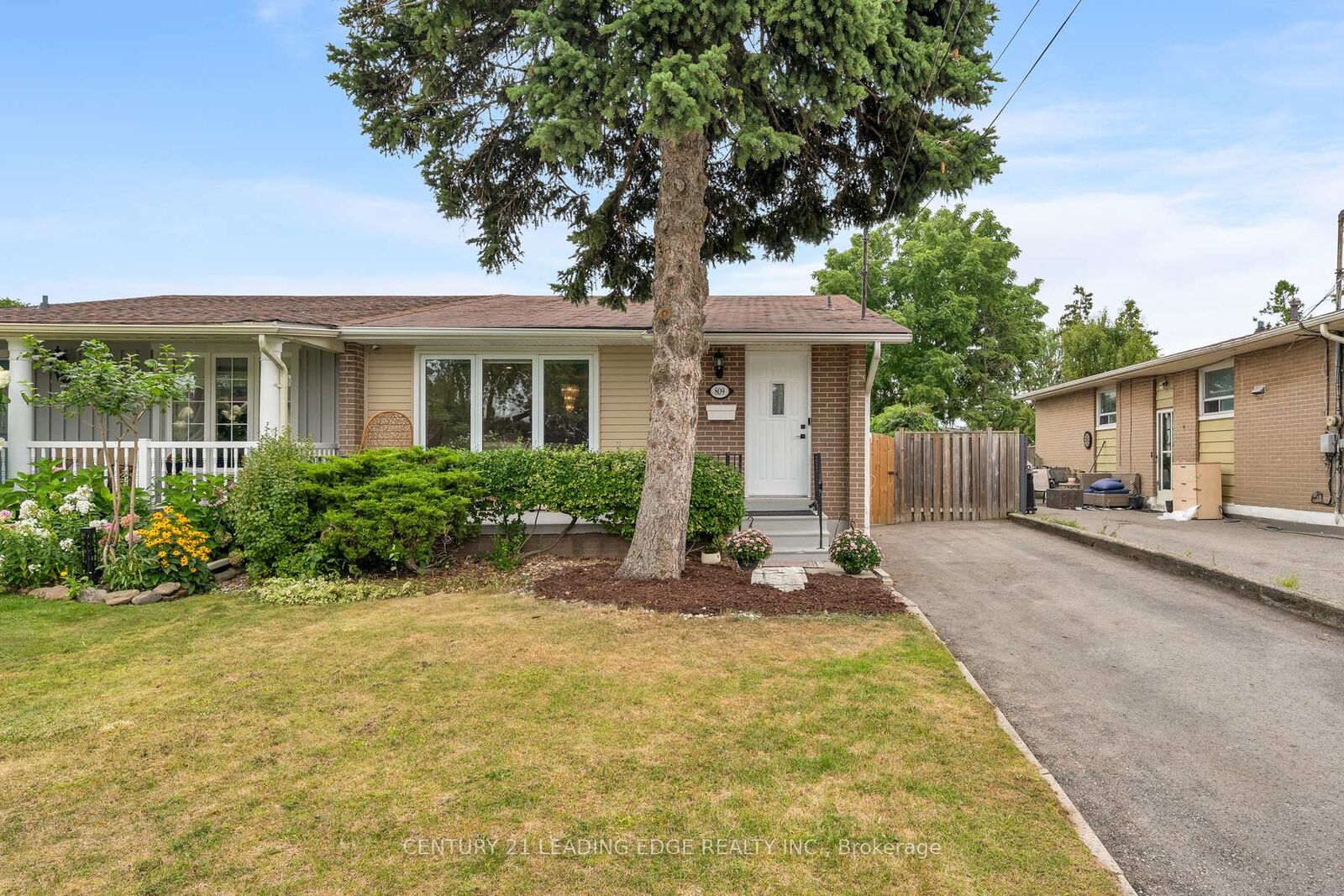 Photo de la propriété: 809 Sanok Drive ON L1W 2R1
