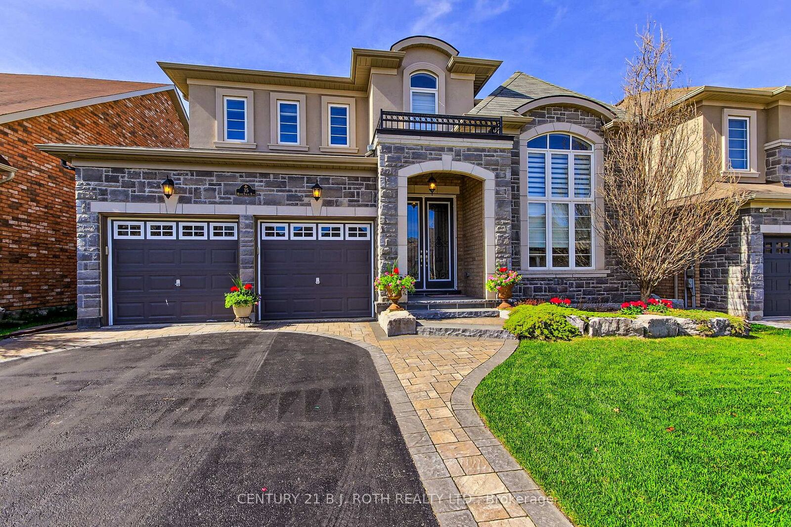 Property Photo:  35 Manor Forest Road  ON L0G 1M0 