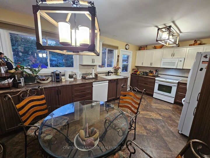 Property Photo:  197 King Street  ON K7R 1B8 