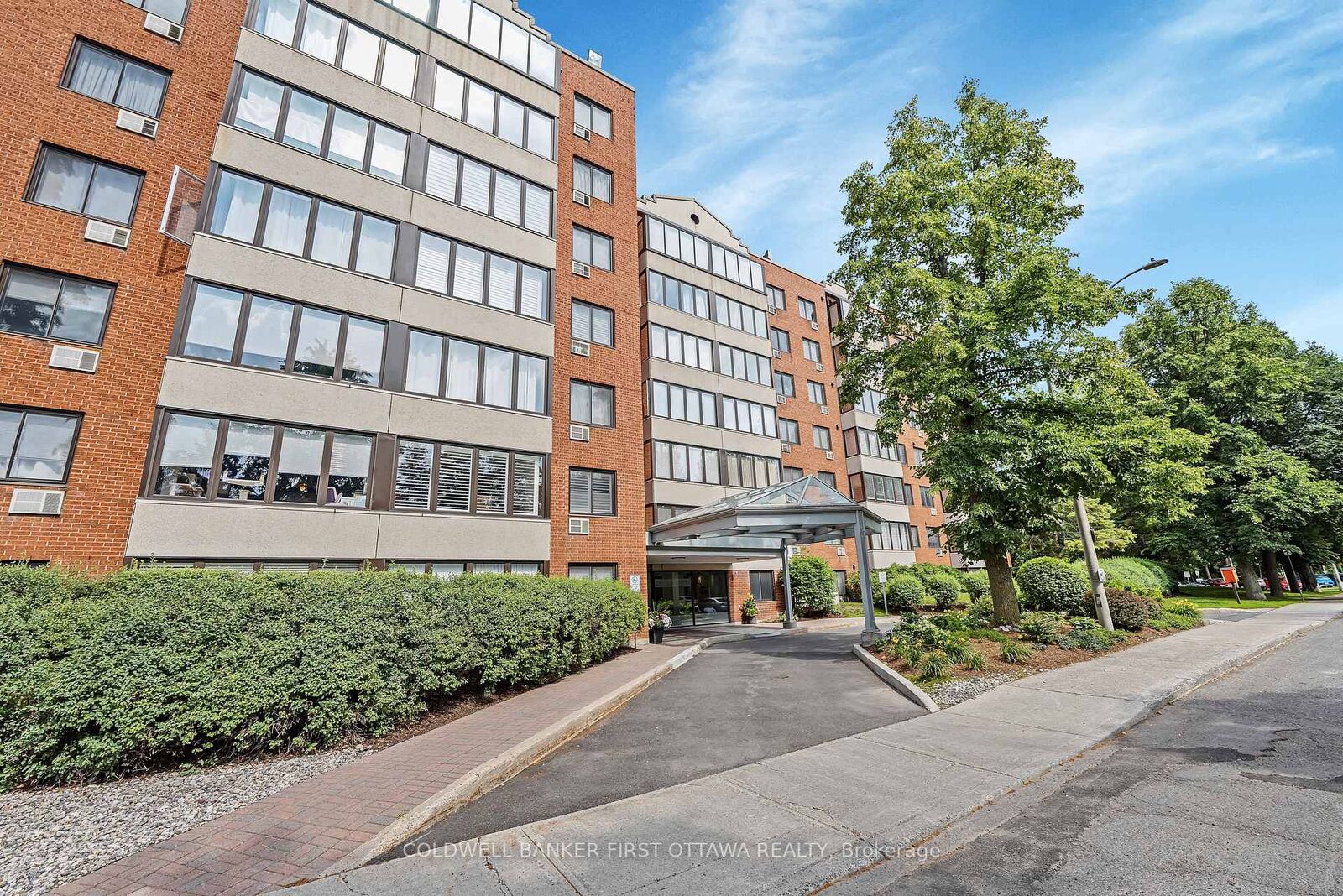 Photo de la propriété:  225 Alvin Road 111  ON K1K 4H6 