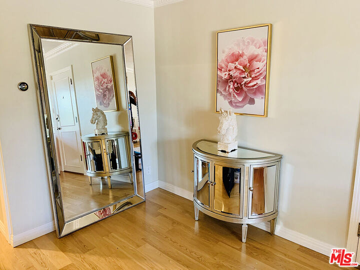 Property Photo:  1219 Sunset Plaza Dr  CA 90069 