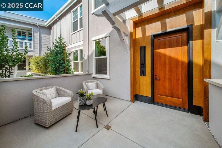Property Photo: 600 Hartz Ave 112 CA 94526