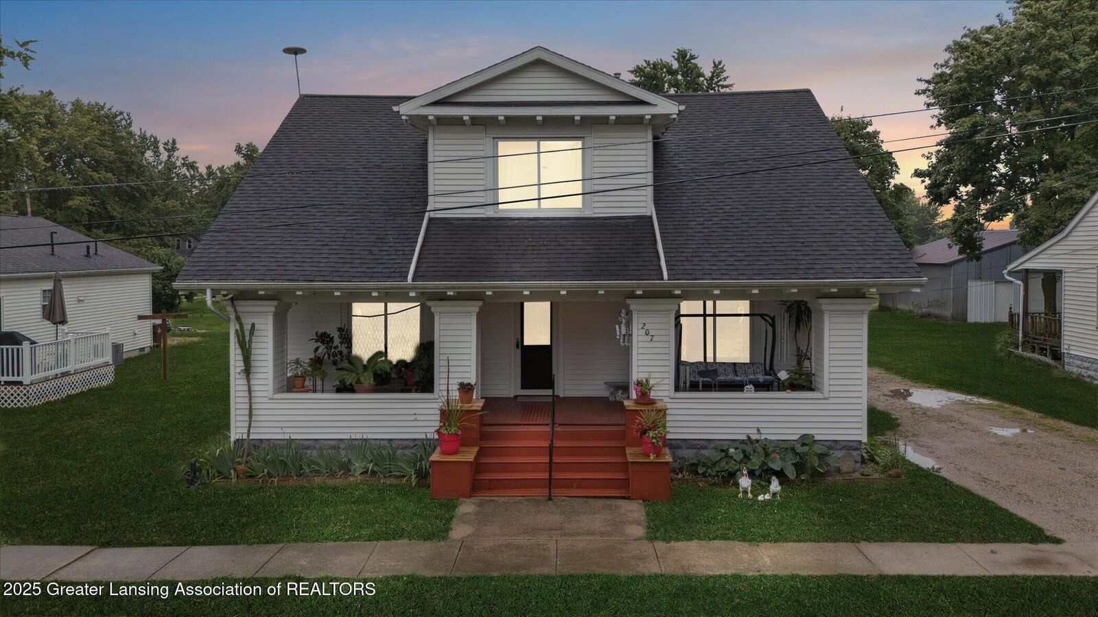Property Photo:  207 W Fulton Street  MI 48871 