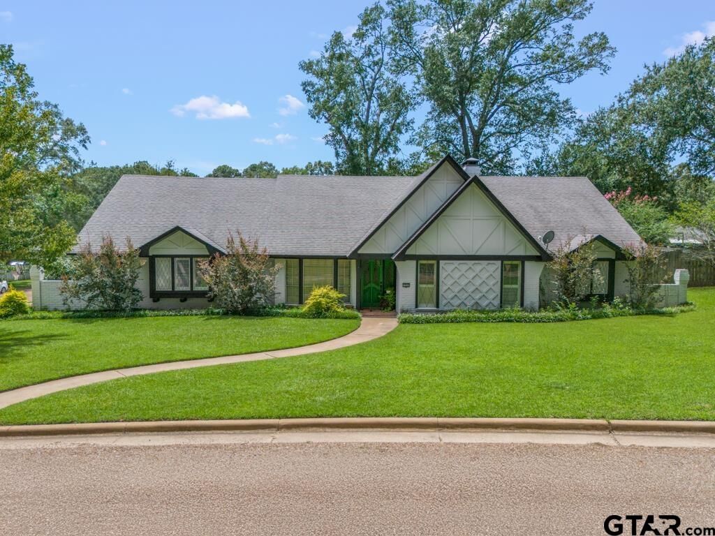 Property Photo: 1205 Dogwood TX 75644