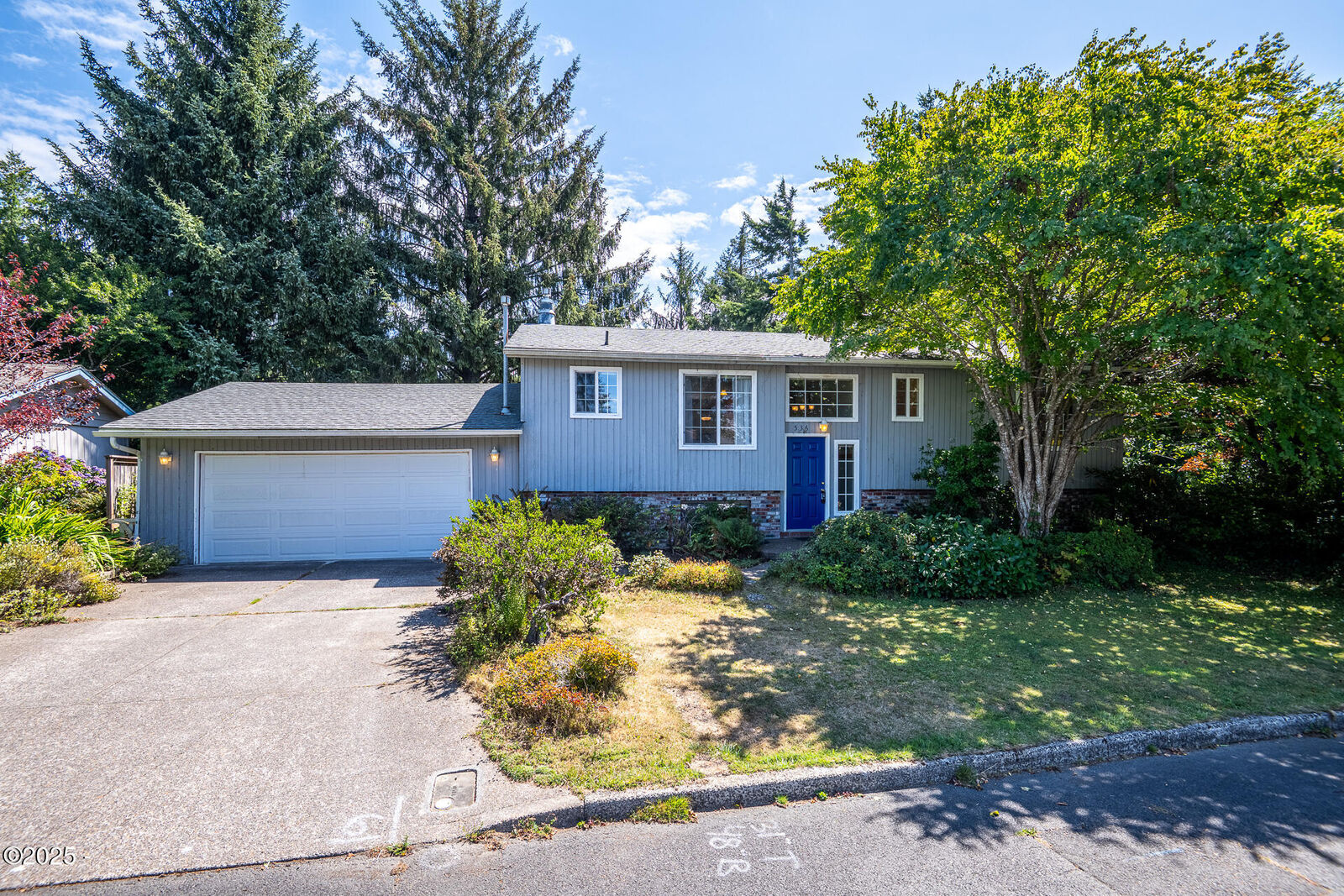 Property Photo: 536 NE 20th Place OR 97365