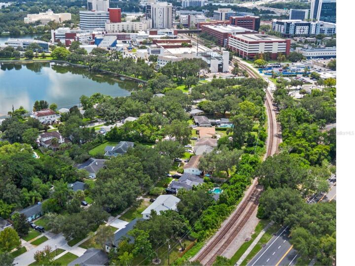 Property Photo:  805 Nottingham Street  FL 32803 