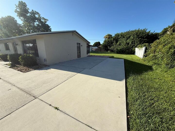 Property Photo:  581 Grove Avenue NW  FL 33952 