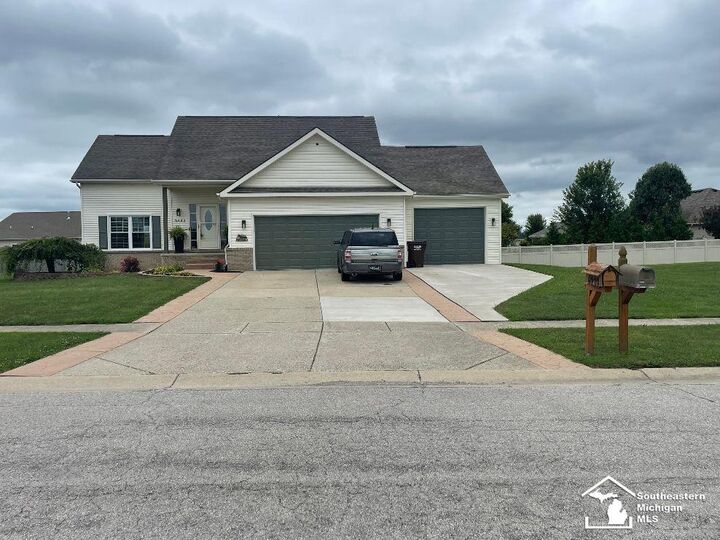 5443 Spitfire Drive  Newport MI 48166 photo