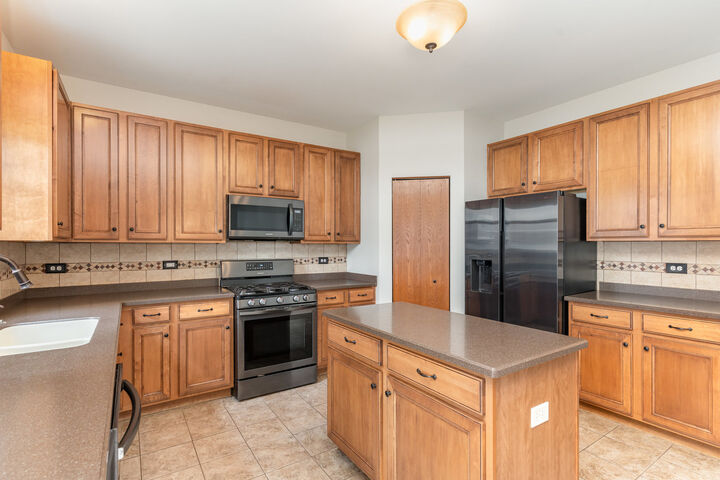Property Photo:  7911 Indigo Drive  IL 60431