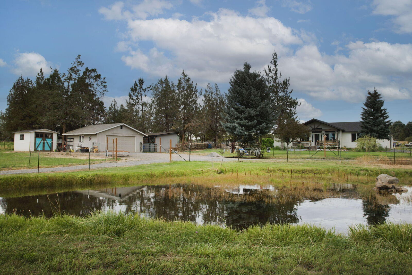 Property Photo: 64925 Valeview Drive OR 97703