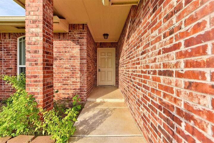 Property Photo:  8113 Waters Edge Way  OK 73135 