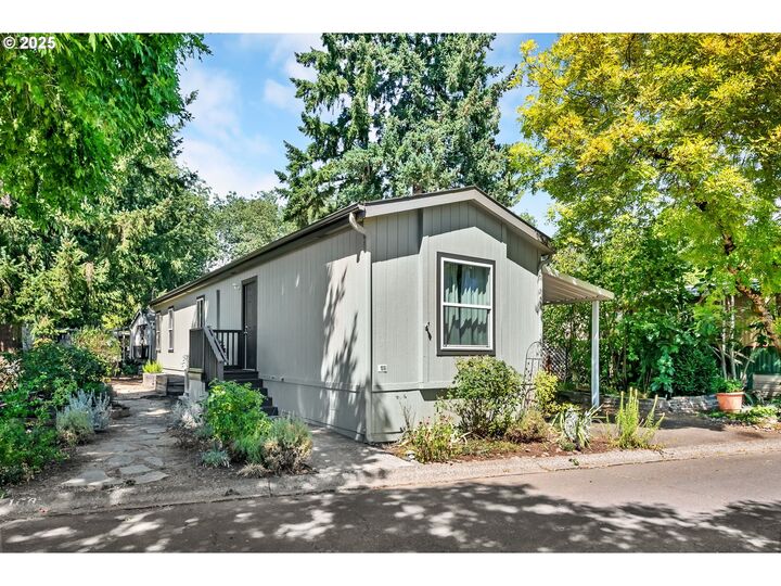 Property Photo:  1475 Green Acres Rd 108  OR 97408 