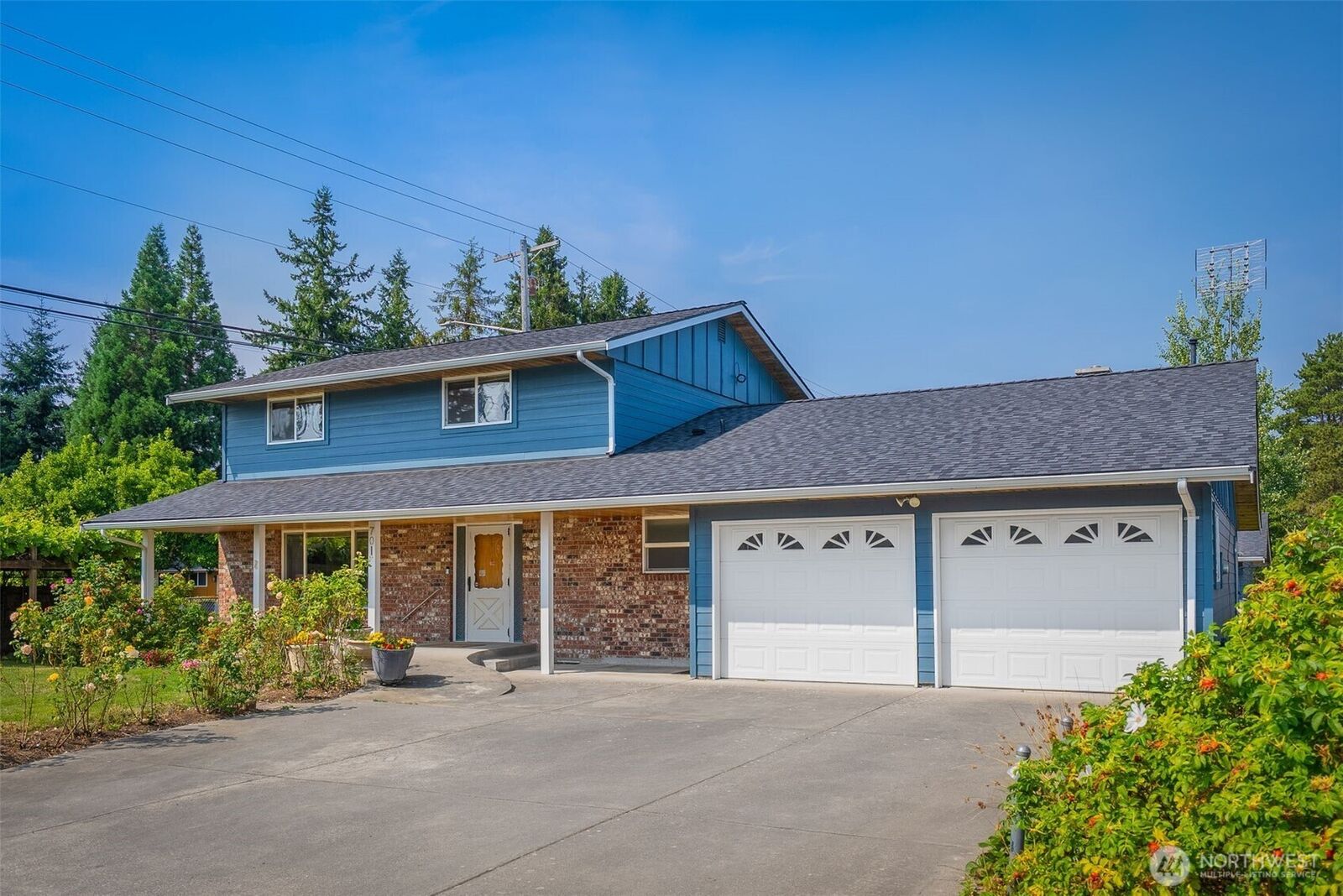 Property Photo: 701 92nd Street SE WA 98208
