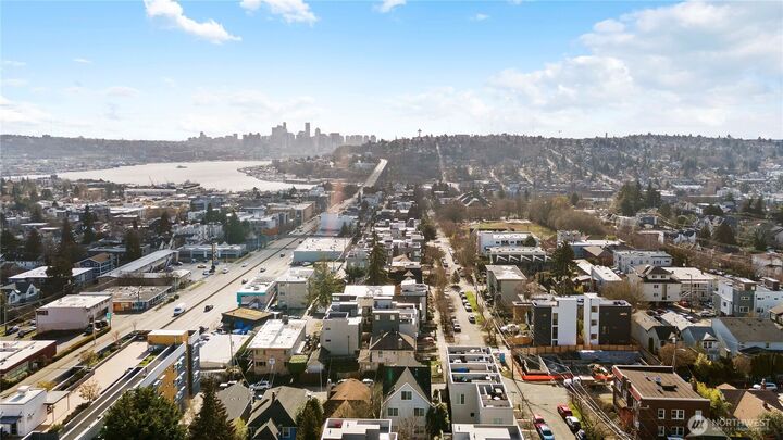 Property Photo:  804 N Motor Place B  WA 98103 