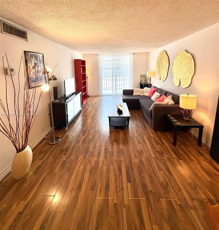 Property Photo:  720 Collins Ave 308  FL 33139 