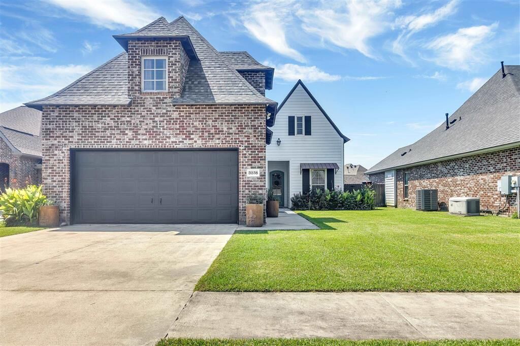 Property Photo: 3238 Fairwood Lane LA 70607