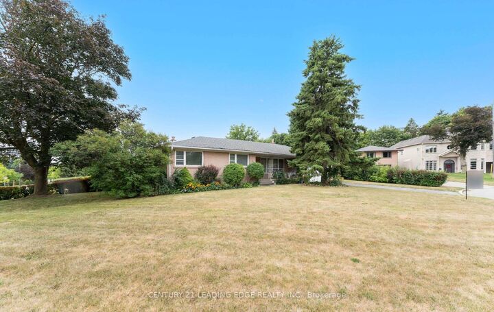 Property Photo:  24 Burbank Drive  ON M2K 1M8