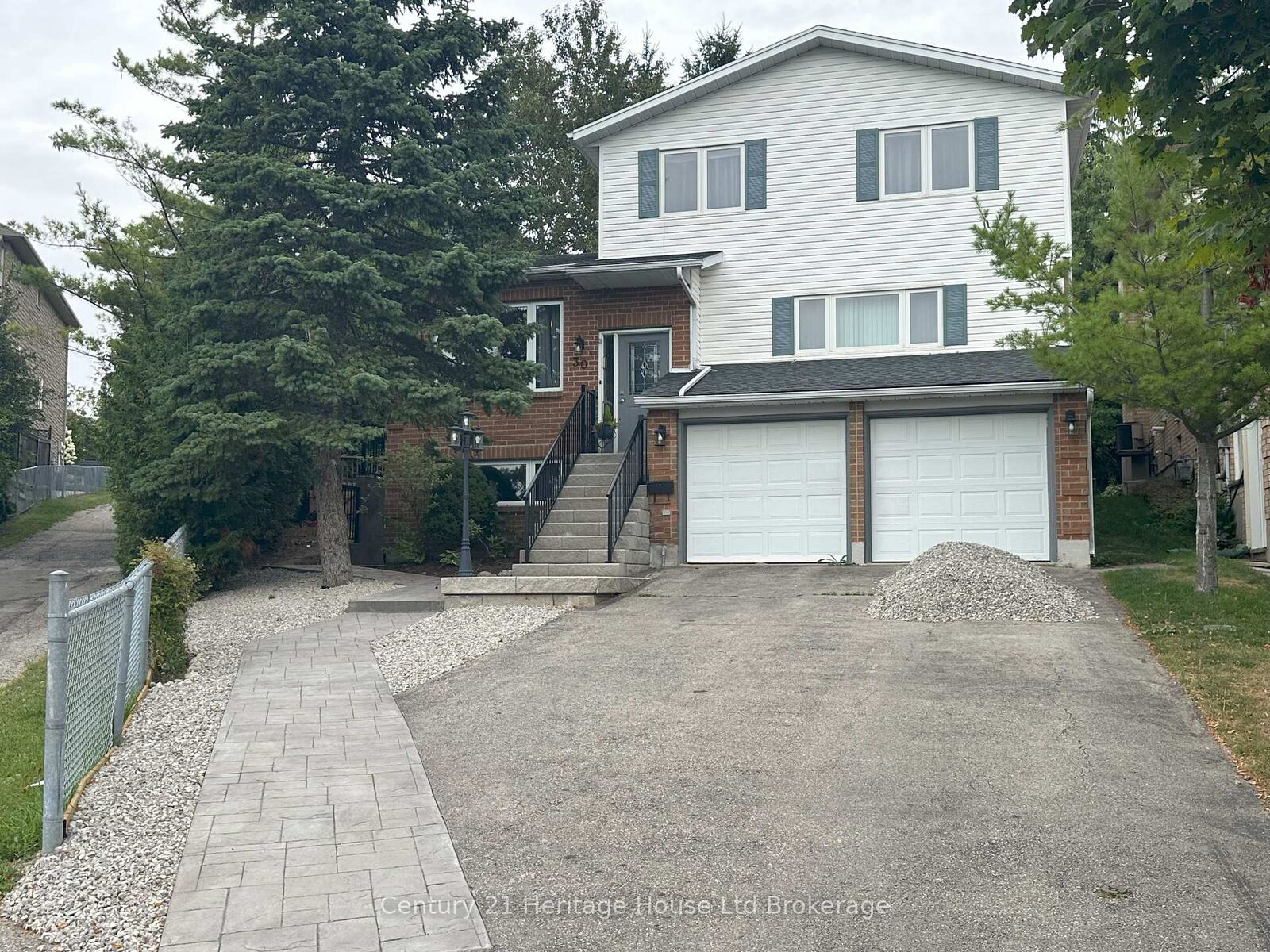 Property Photo: 30 Zeffer Place 2 ON N2A 3Y8
