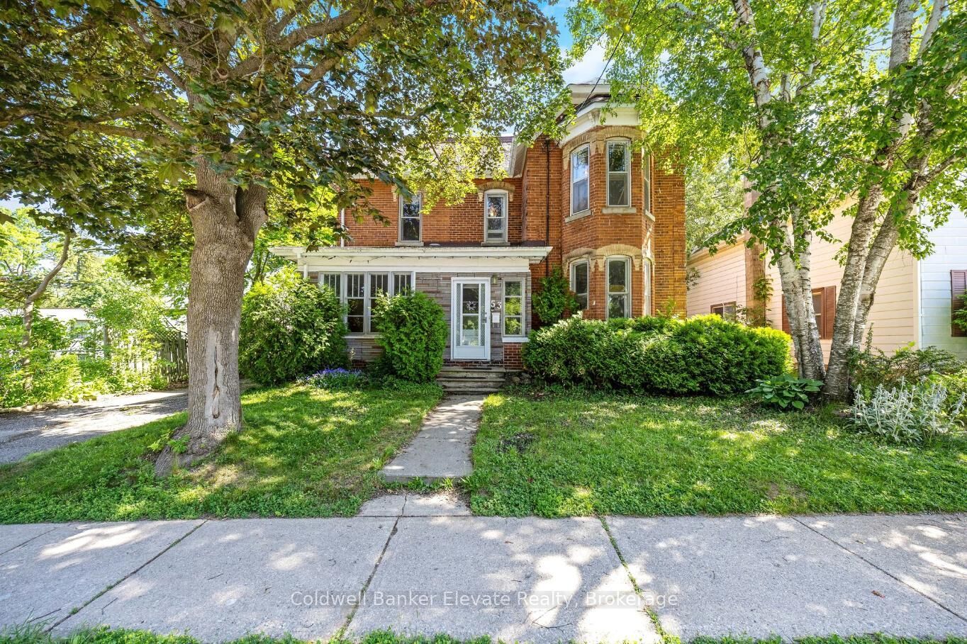 Photo de la propriété: 53 Willow Street N ON L7J 1Z8
