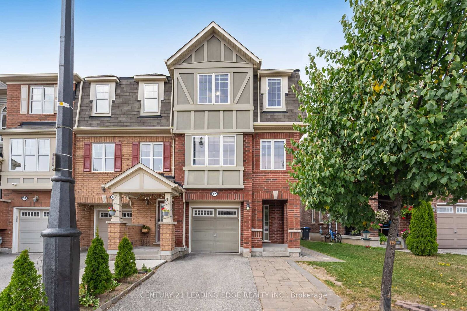 Property Photo:  42 Memory Lane  ON L7A 0V9 