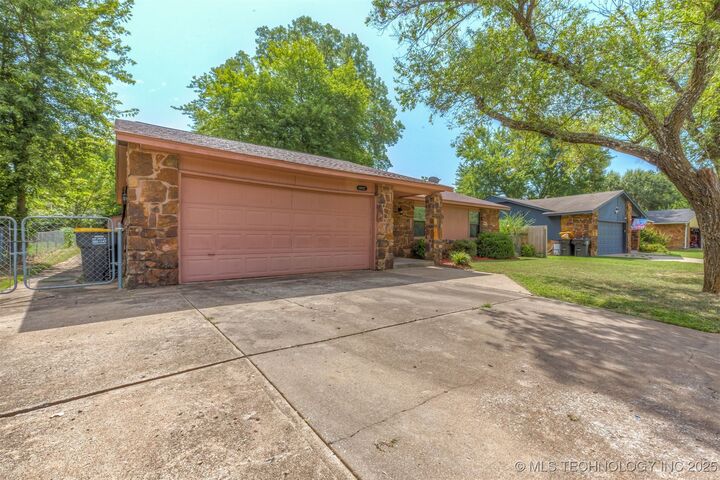 Property Photo:  13957 S 283rd East Avenue  OK 74429 