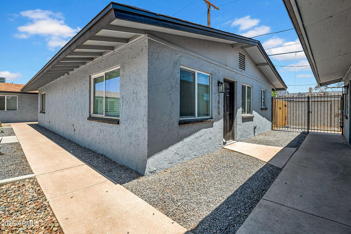 Property Photo: 1432 E Broadway Road AZ 85204
