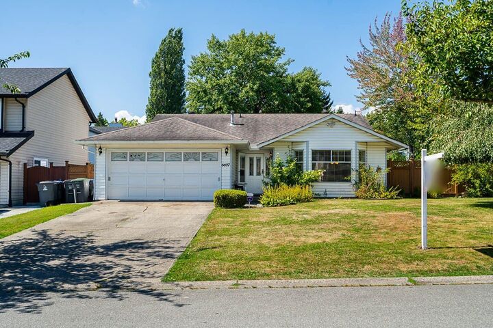 Photo de la propriété: 6697 141A Street BC V3W 9N8