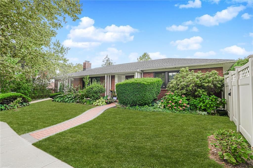 Property Photo: 4 Brentwood Avenue NY 10301