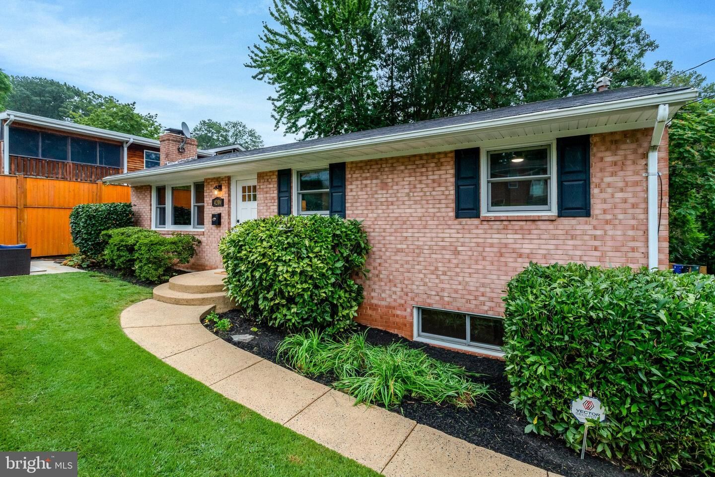Property Photo: 4206 16th Road S VA 22204