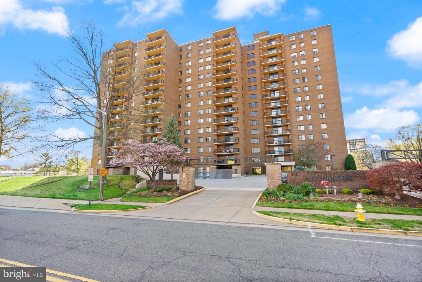 Property Photo: 200 N Pickett Street N 1515 VA 22304