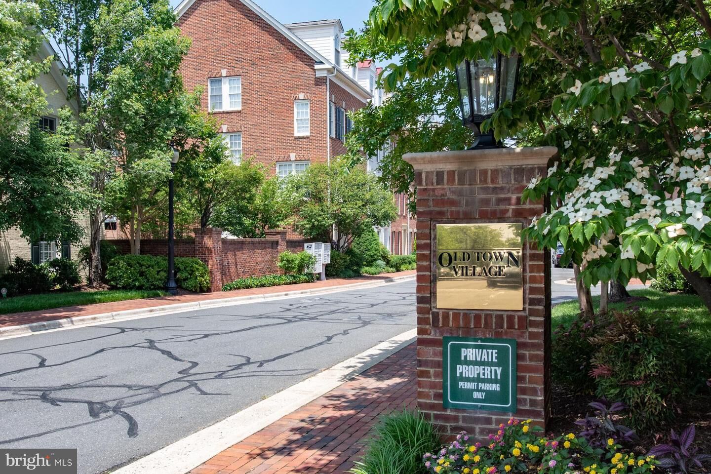 Property Photo: 305 S Payne Street 501 VA 22314