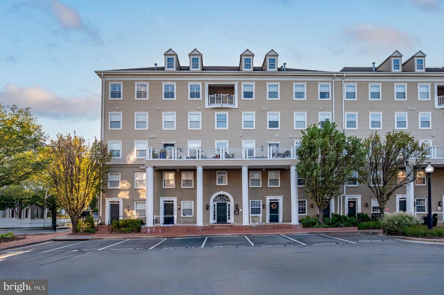 Property Photo: 305 S Payne Street 501 VA 22314