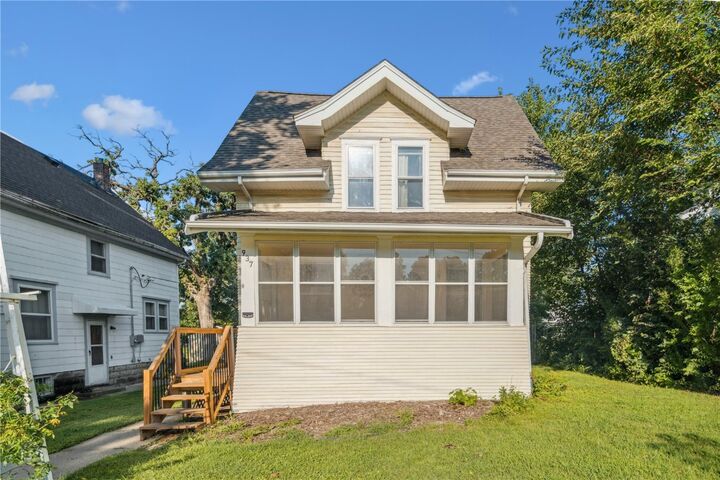 937 Daniels Street NE  Cedar Rapids IA 52402 photo