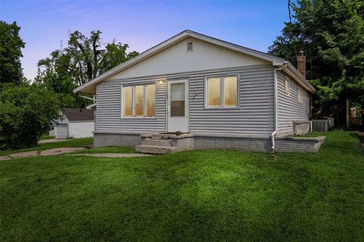 2034 Sylvia Avenue NE  Cedar Rapids IA 52402 photo