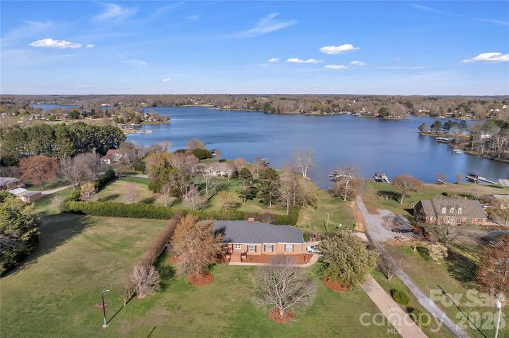 Property Photo:  2207 Peninsula Avenue  NC 28150 