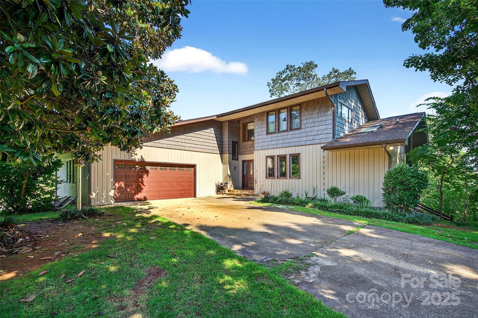 Property Photo: 415 Reel Hollow Road NC 28752