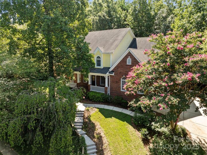 Property Photo: 9429 Briarwick Lane NC 28277
