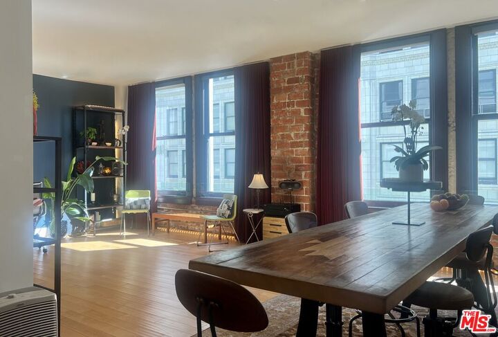 Property Photo:  460 S Spring St  CA 90013 