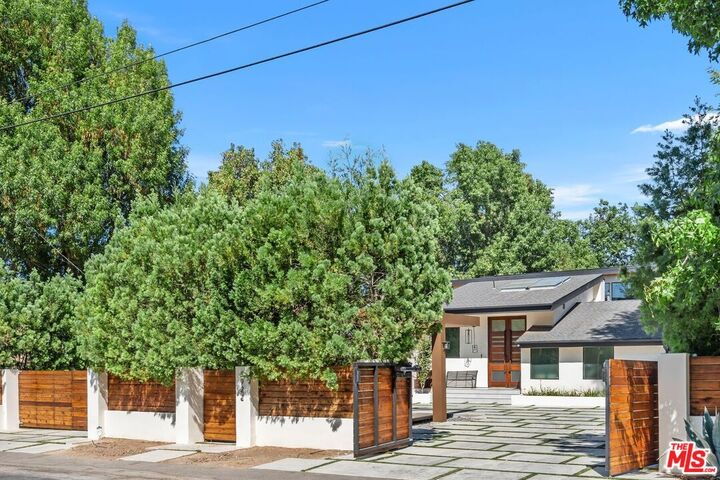Property Photo: 5922 Oakdale Ave CA 91367