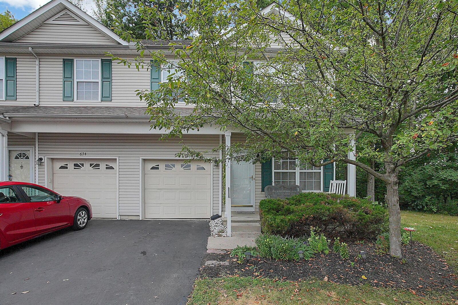 Property Photo: 676 Grove Circle OH 43230