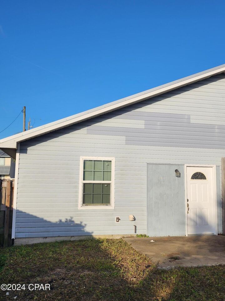 Property Photo: 5432 Sunset Avenue FL 32408