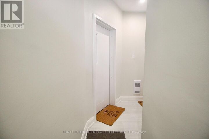 Property Photo:  38 Bruyere Street 2  ON K1N 5C5 