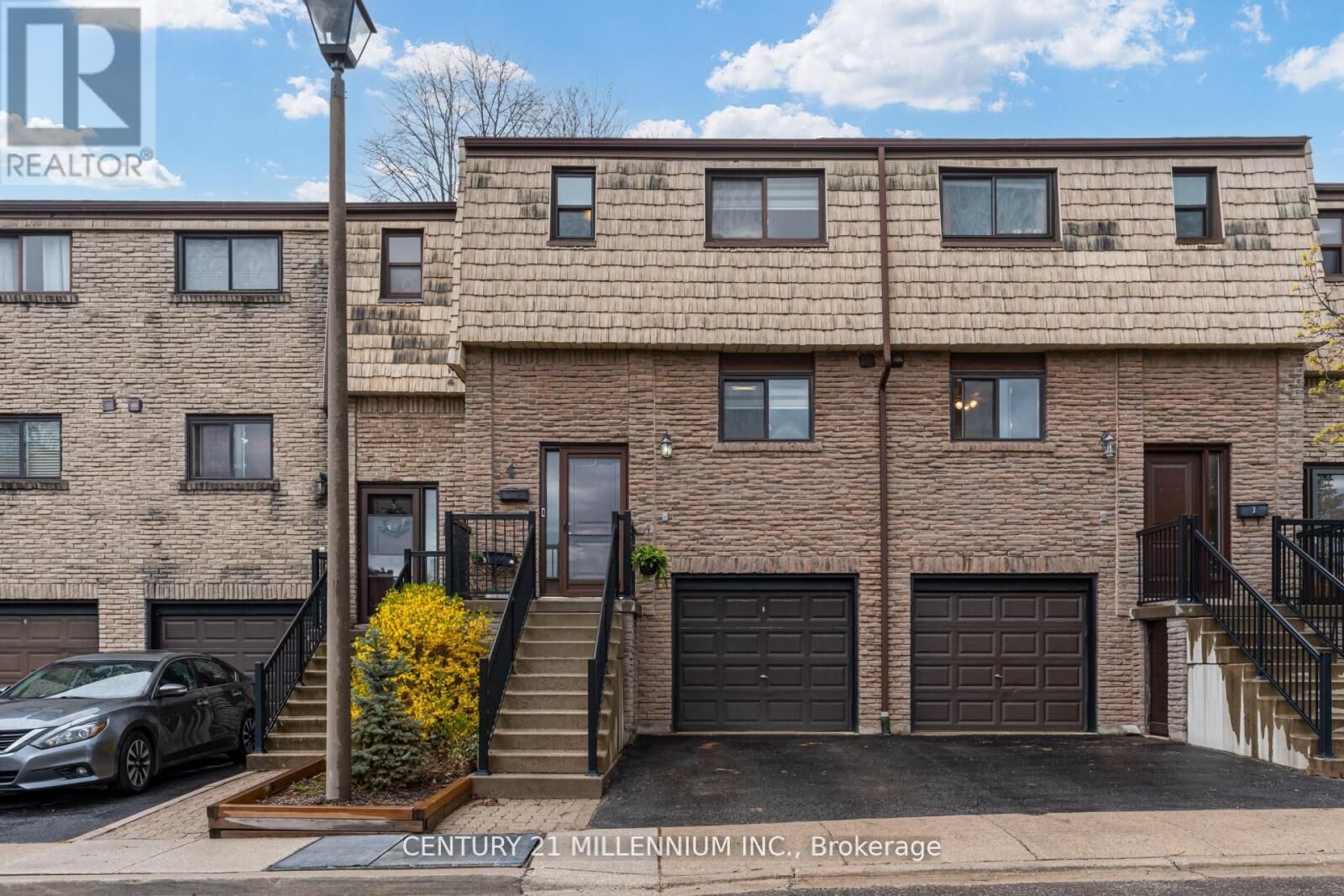 Property Photo: 1536 Sixth Line 4 ON L6H 2P2