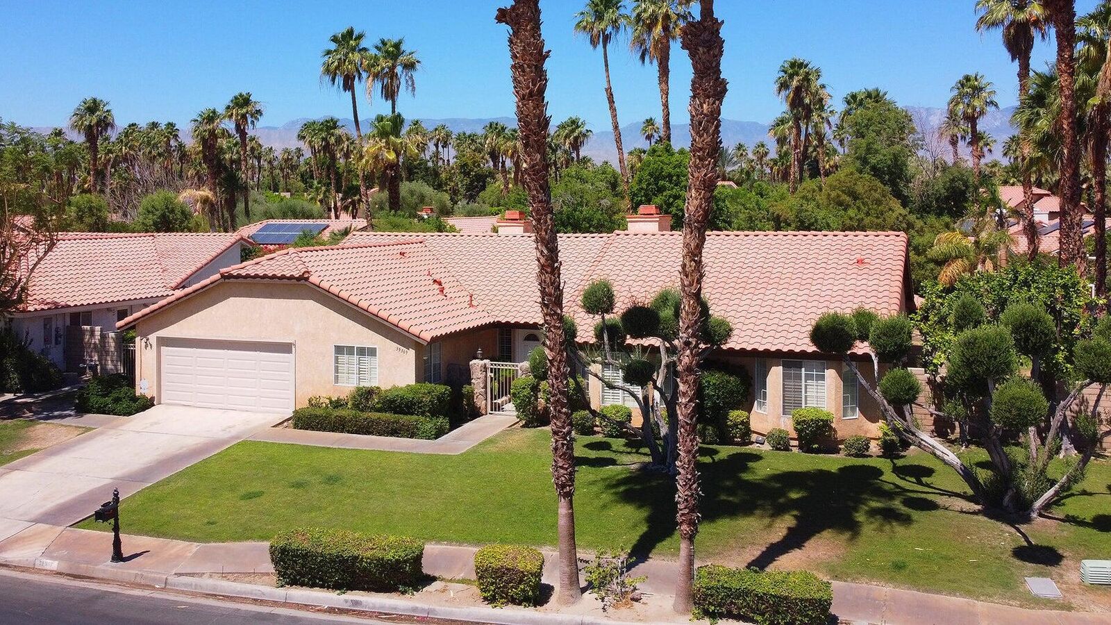 Property Photo: 39369 Regency Way Way CA 92211