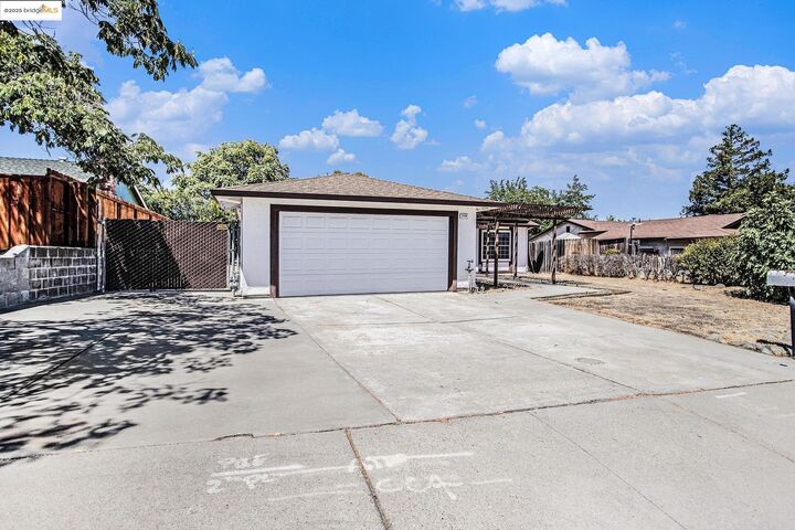 Property Photo:  2104 Colfax Way  CA 94509 